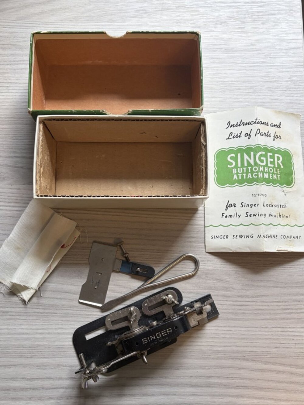 Singer Buttonhole Attachment 121795 For Lockstitch Family Sewing Machines VTG